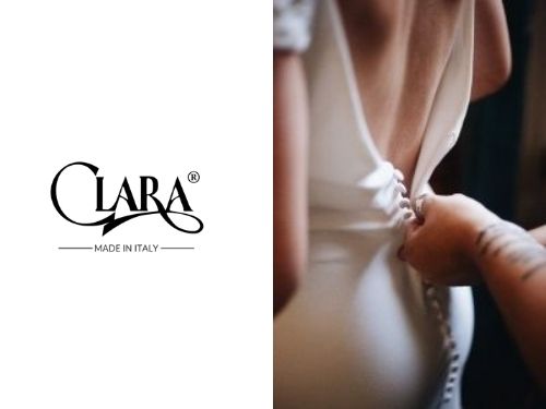 Sposa di spalle mentre si fa alzare la cerniera del vestito da sposa
