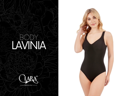 Modella indossa body nero shapewear Lavinia della collezione Clara Intimo. 